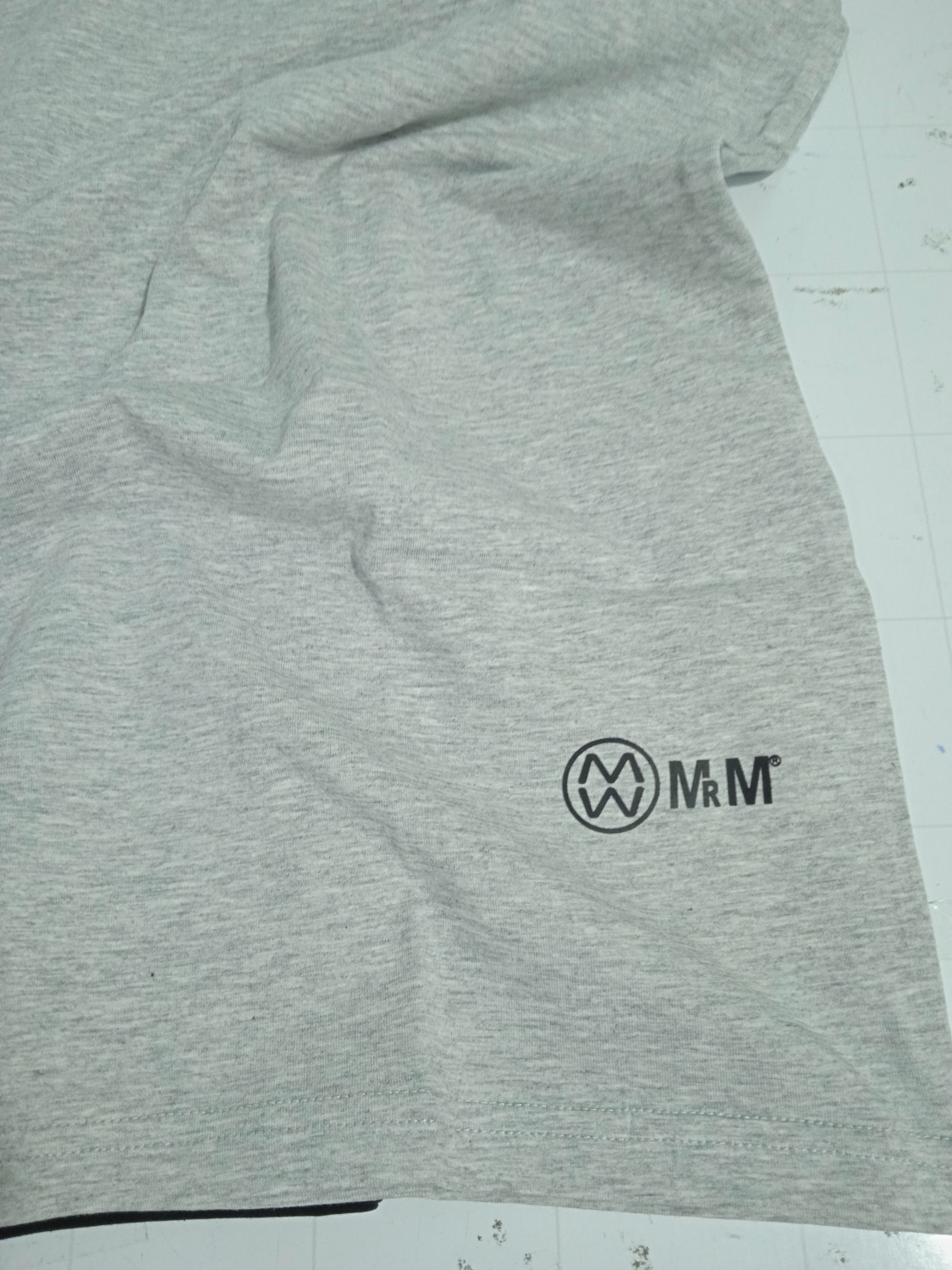 Giao cực nhanh, đặt sáng chiều có hàng luôn. Hộp tiki đóng gói vuông vắn cẩn thật, mang rất lịch sự.
Chất lượng áo cực tốt, thun mềm mát, co giãn tốt.
hàng chính hãng, logo dập nổi đẹp.
mặc thêm 1 thời gian để trải nghiệm thêm, bền tốt thì chắc chắn sẽ ủng hộ thêm.
good amazing !!!