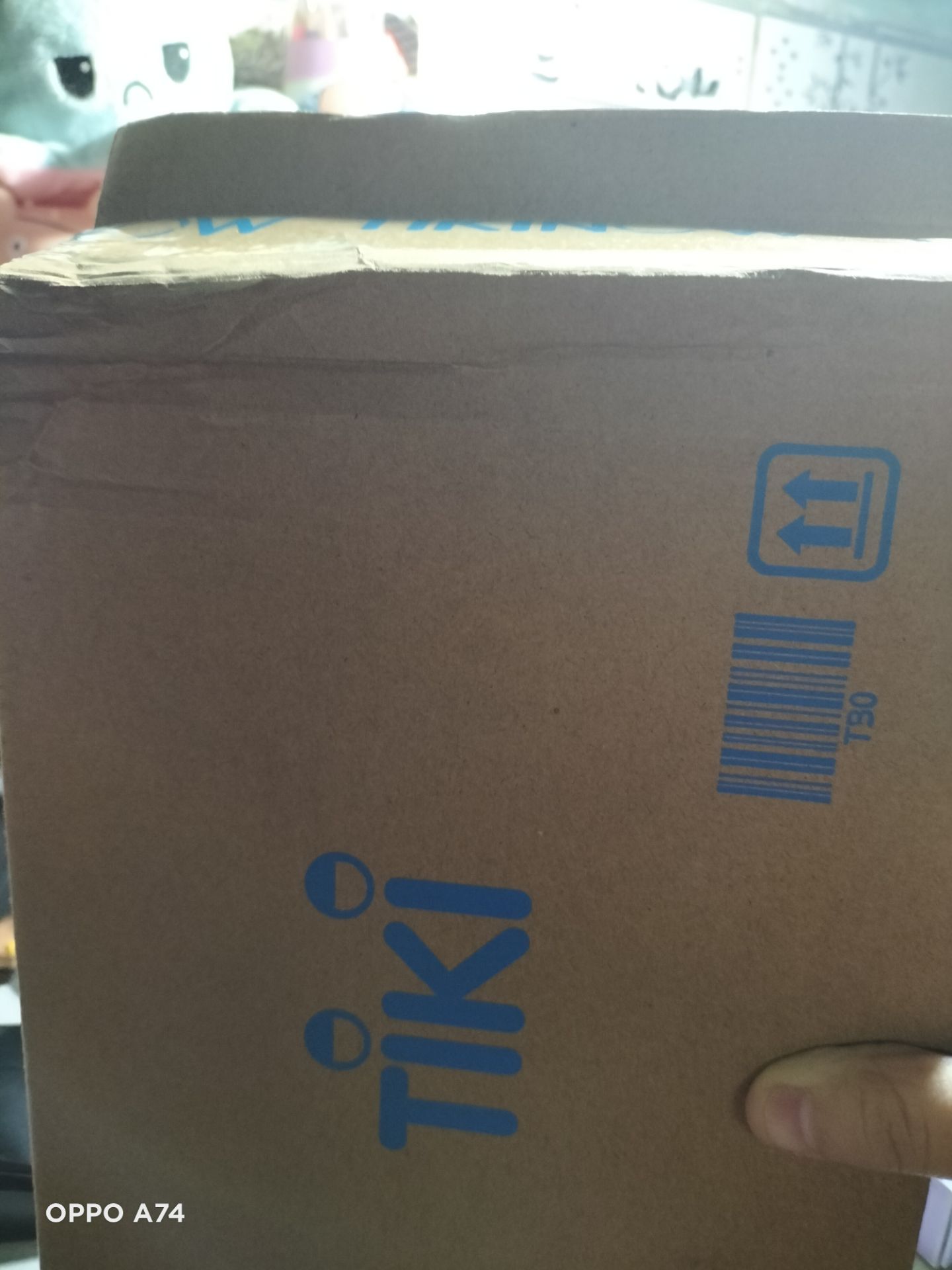 sách không được bọc kĩ lắm hơi bụi mặc dù mua cùng ở tiki nhưng một cuốn được bọc còn cuốn này thì ko nhưng may là là ko móp nên cũng chấp nhận được ko sao.Nch là mng nên mua về đọc thử