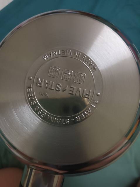 de thuong, chao dày , tay cầm co vẻ ok.