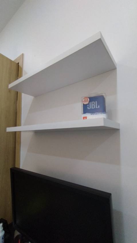 Rất đáng mua nhé mọi người! 
Giá hợp lý, hàng giao nhanh, đóng gói cẩn thận và đầy đủ ốc vít. Có cả hướng dẫn đầy đủ cho những người thích tự lắp!

Đặc biệt kệ dày lắp âm rất đẹp!