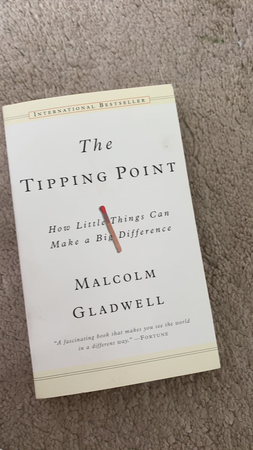 Sách của Malcolm Gladwell cuốn nào luôn luôn chất lượng. Tiếng Anh nhưng viết rất dễ đọc. Bản bìa mềm cầm rất thích vì gọn và nhẹ tay.