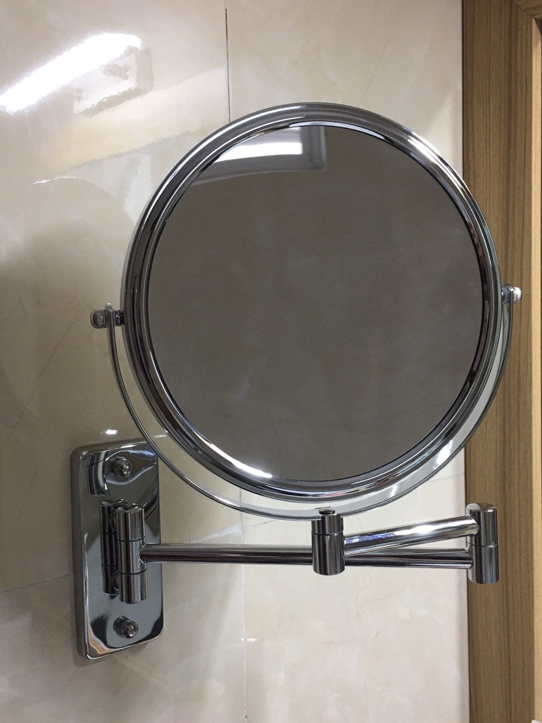 Gương rất đẹp to chắc nhé, chuẩn Inox sáng bóng. Đã lắp thấy rất ưng, tiện, 1 mặt soi thường và 1 mặt phóng đại, rất nét và trong. Hài lòng