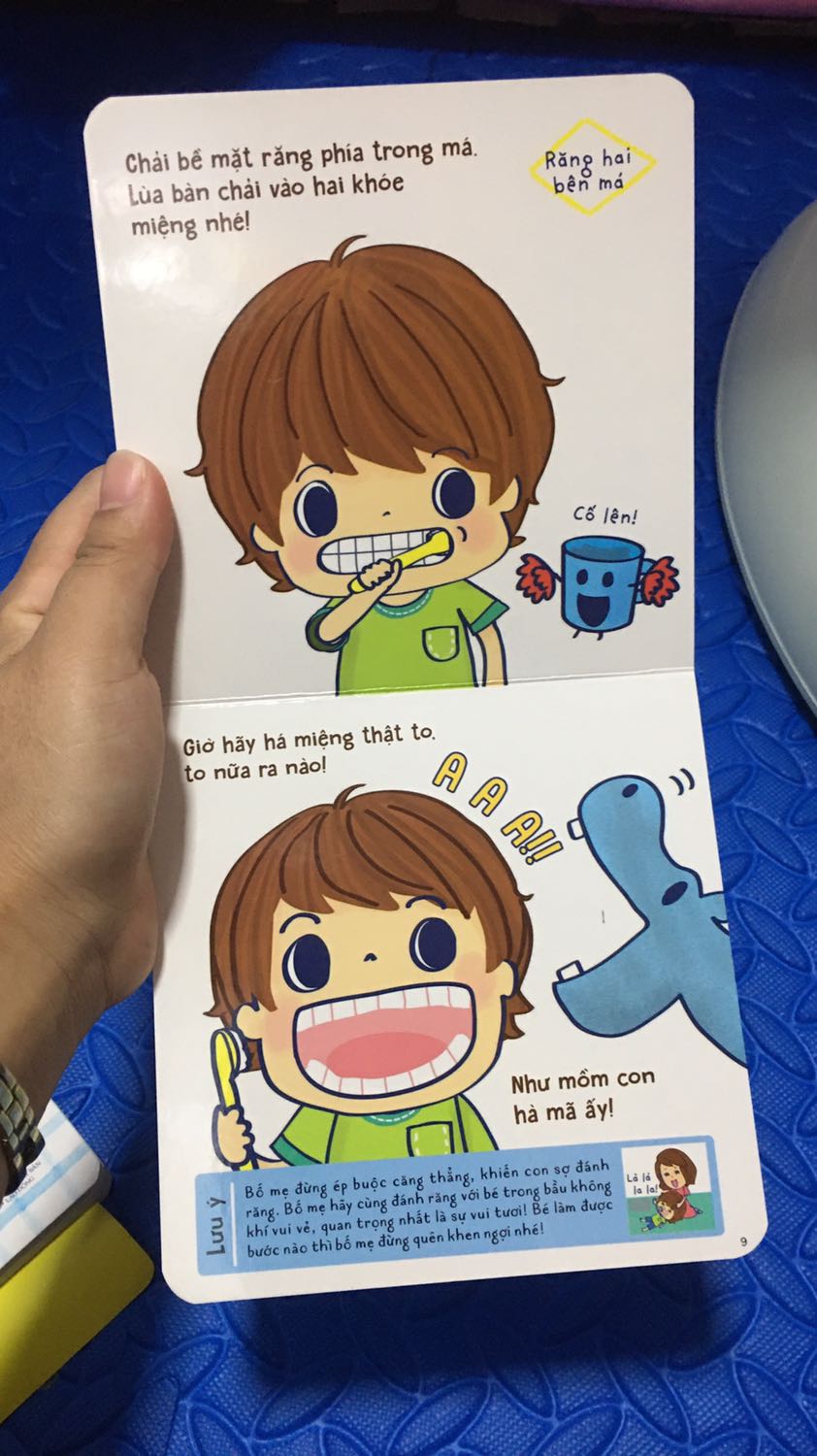 Sách khổ nhỏ. Bìa cứng, dày
In màu bắt mắt
Hình vẽ đẹp
Nội dung hay
Vài trang có lật mở. Quyển này siêu dễ thương