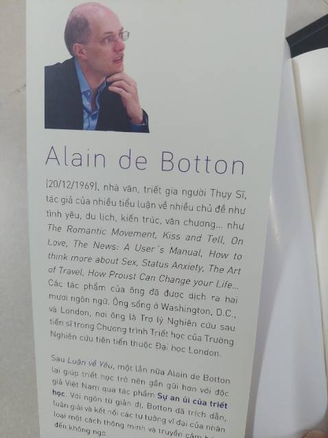 Một dẫn luận ngắn về triết học với Socrate, Epicurus, Seneca của triết học cổ đại Hy Lạp cho đến Montaigne và cuối cùng là 2 nhà triết học cổ điển Đức Schopenhauer và Nietzsche. Triết học ở đây không phải là thú gì đó cao siêu trong tháp ngà nó là những triết lý sống rất gần gũi với mỗi chúng ta. Một cuốn nhập môn cho người yêu Triết.