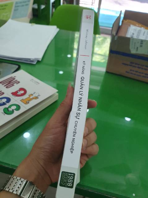 Shop đóng gói mỏng quá nên giao hàng bị cấn gãy gáy sách. Shop đóng gói mỏng quá nên giao hàng bị cấn gãy gáy sách.