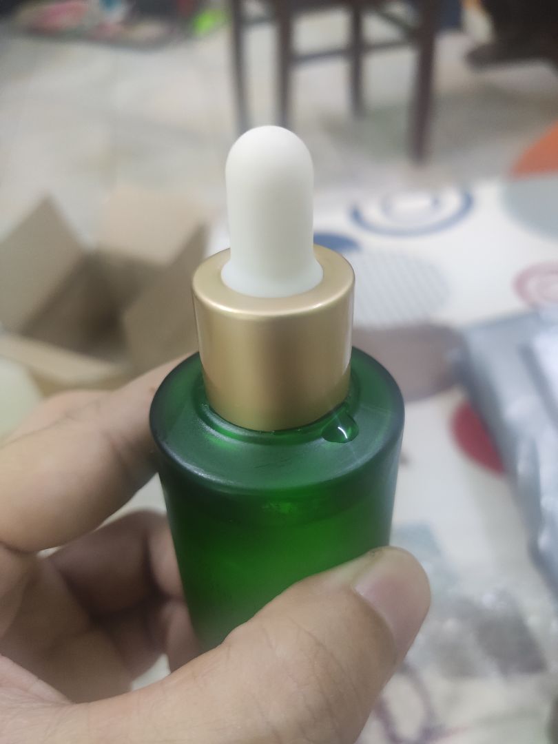 chai bị chảy ra ngoài. giá sale hấp dẫn.