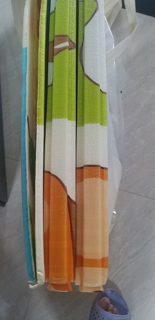 Xem câu hỏi của khách hàng về độ dày của thảm thì thấy tiki trả lời là 1cm. Nhưng khi nhận được thảm thì thấy độ dày của nó chỉ tầm 0,5cm thôi. Hơi thất vọng về điều này.