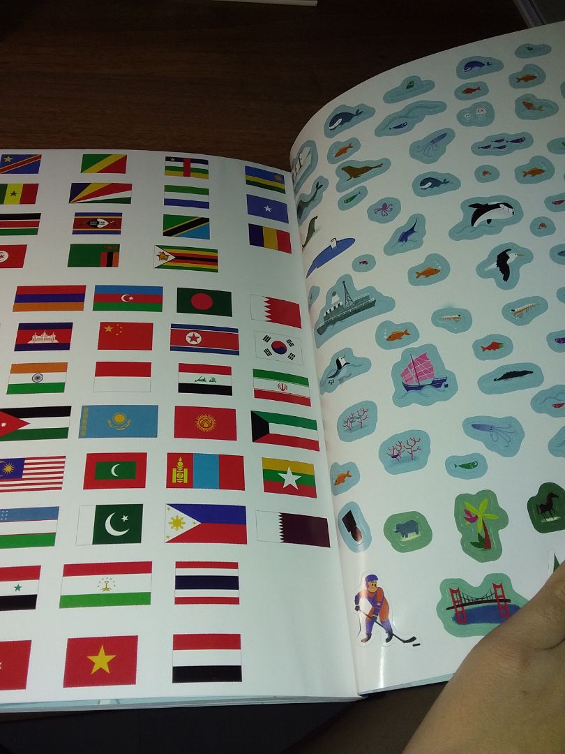 sách đẹp, hình in sắc nét. Mỗi tội mua về để tìm hiểu thêm về u cà và nga thì tìm lòi con mắt không thấy u cà ở đâu:((( Ai gthich cho tui vớiiii huhuuhu