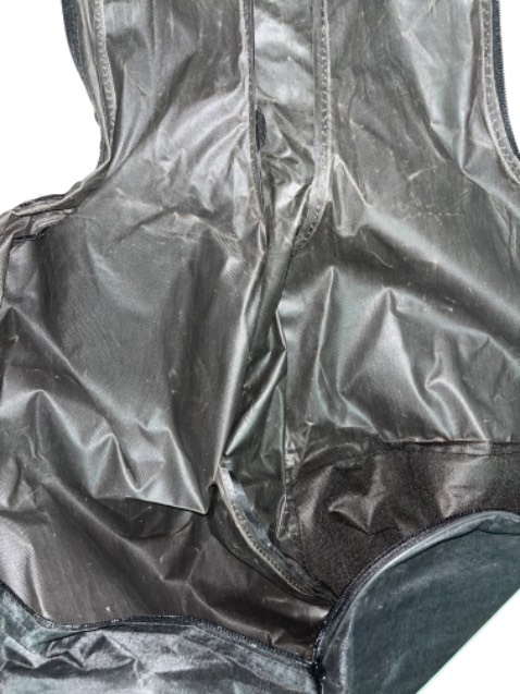 Nhận hàng xong mở ra không nói nên lời. Bao đàn quá cũ và nhàu nát.