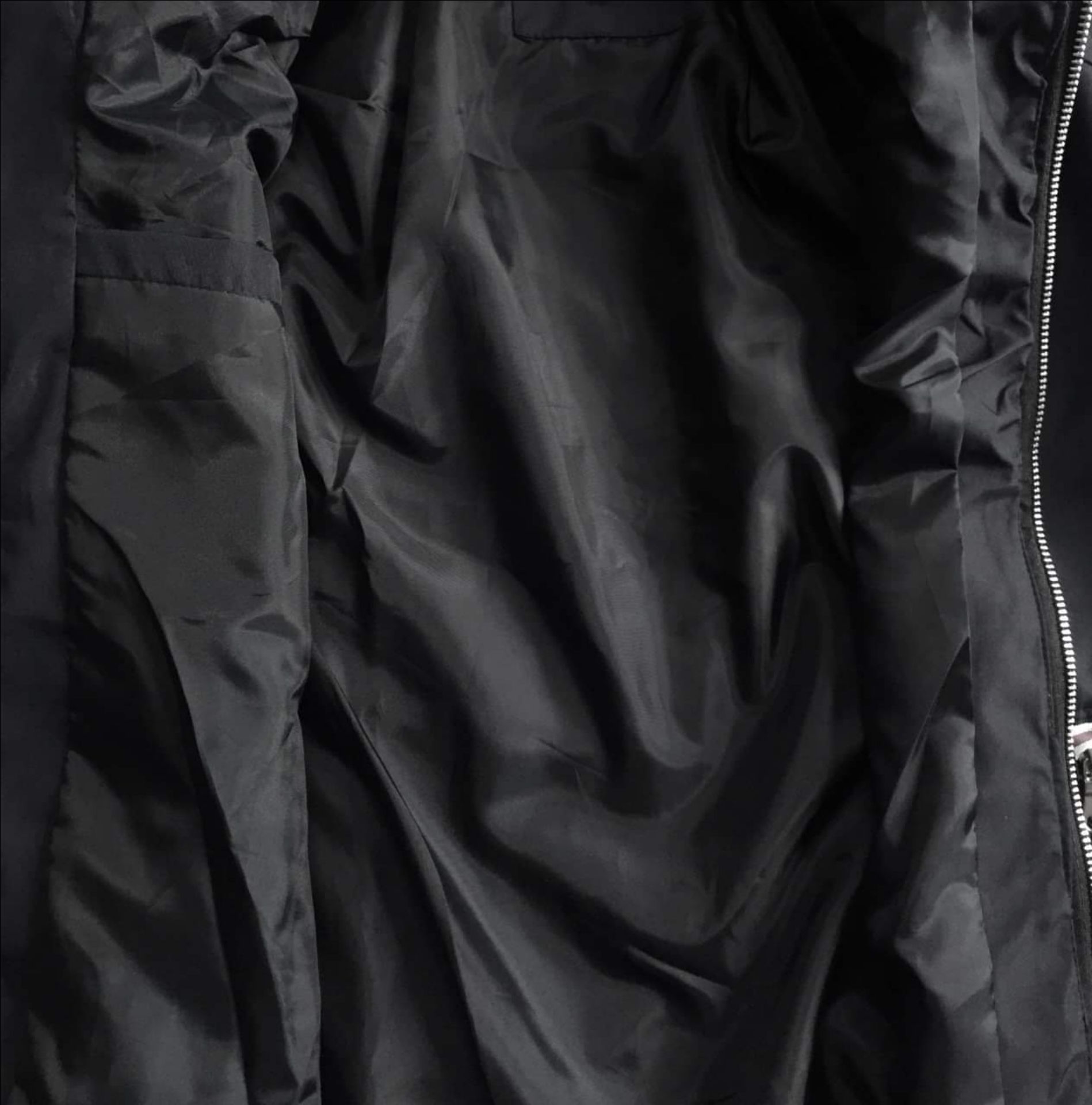 Sau khi nhận áo khoác về mặc thấy áo vải đẹp và mặc độ rất hợp với cơ thể. Mong chỗ này bán hàng luôn đạt chất lượng như vậy hoài. Chúc bạn kinh doanh thành công , Sản phẩm đúng mẫu, đúng size. Tiki giao hàng nhanh. Nhân viên nhiệt tình. Mới nhận áo nên ủng hộ shop đánh giá 5*.