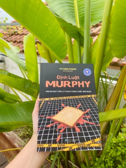 Sách in đẹp, chất lượng tốt. Mình đọc được review tốt nên mua. Một buổi trưa mà mua hai cuốn Định luật Murphy và Phi lý trí, đặt giao hoả tốc nên 2 tiếng đã nhận được hàng. Mình đã đọc cuốn Sự tinh tế của việc đếch quan tâm bản tiếng Anh nên khá phù hợp với quan điểm và tư tưởng như tác giả. Mọi người nên mua nhé.