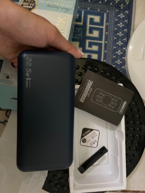 Pin khá dày và nặng, sạc bằng dây nhanh hơn là sạc không dây, sạc ko đây được cả khi gắn ốp lưng, sạc đầu vào cũng tầm bằng với các loại khác, về chất lượng sẽ dùng tiếp và feedback sau. Shipper nhiệt tình thân thiện, thanks all