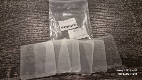 Giao chỉ có 10 miếng nhựa vậy thì làm thế nào shop? Sao mà xài đc shop? Dán miếng này rồi làm sao?