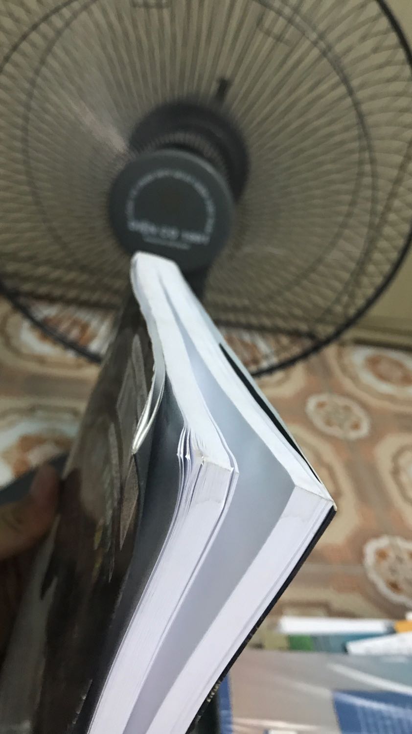 Sách Ship thế nào mà mưa ướt nửa cuốn, mình bật quạt cho khô đọc tạm nhưng nói chung là không hài lòng.