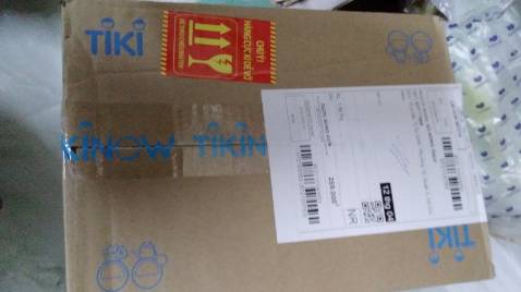 Shop đóng hàng rất kỹ, chai dầu gội 0 bị bể hay nứt. Dầu gội Clear bạc hà đã xài, có hiệu quả, thơm bạc hà, khi gội cảm giác mát da đầu, phải xài thêm dầu xả tóc mới mượt 0 khô. Trên trang ảnh QC, mua 219k là có quà tặng là khăn tắm, nhưng mình 0 thấy quà.