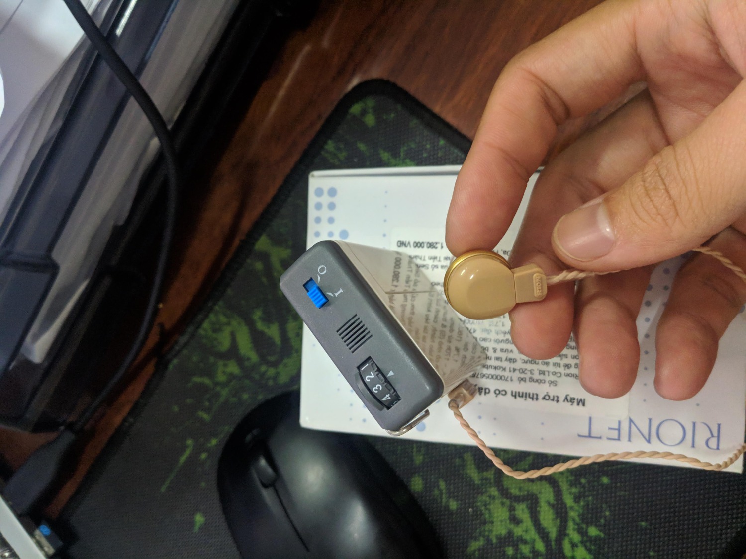 Cảm ơn Tiki và Ninja Van đã hỗ trợ mình hết mình để giao hàng. 
Các bạn lưu ý là tai nghe này dùng chân 2 chấu chứ k phải jack 3.5mm nên phải giữ cẩn thận nhe.