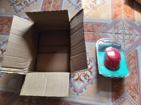 Cảm giác cầm chắc chắn, nút bấm êm. Hình dạng chuột không đối xứng nên cảm giác ban đầu khá lạ tay, dùng 1 lúc rồi cũng quen. Độ bền thì qua thời gian sẽ quay lại đây đánh giá!