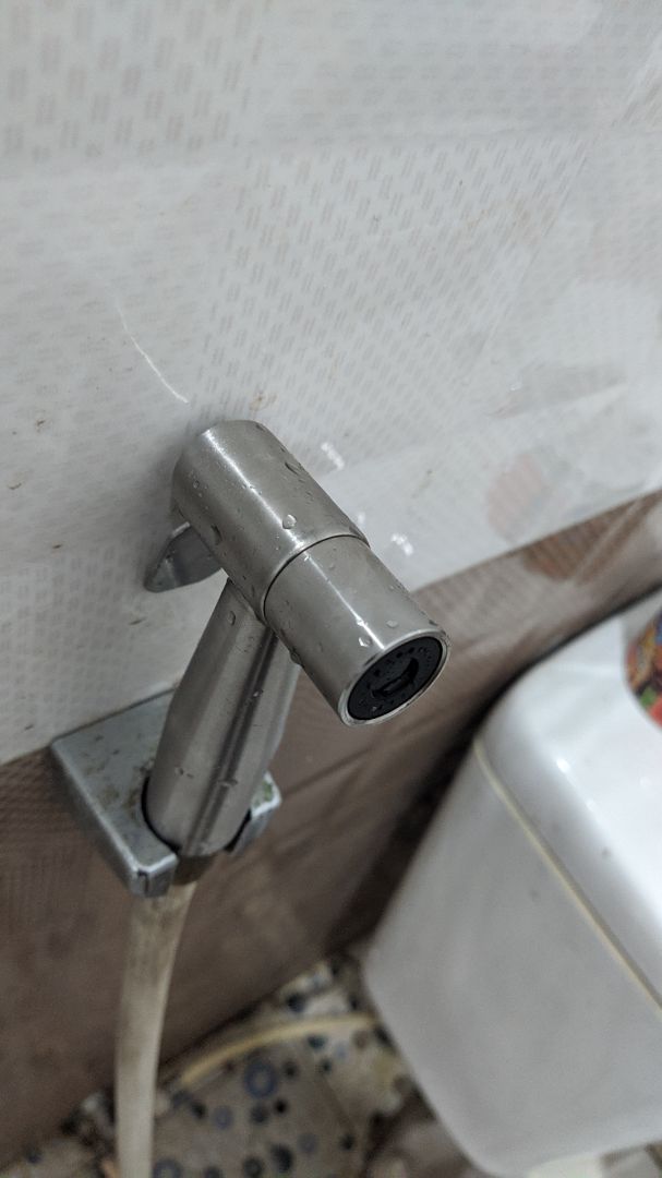 Trước khi mua cũng sợ hàng k đúng là inox nên đã cẩn thận inbox shop. Shop One mark phản hồi nhanh cung cấp ảnh thật. Sản phẩm nhận được đúng mô tả 100% inox nhé. Chỉ tội chị shipper đi giao vào ngày mua gió