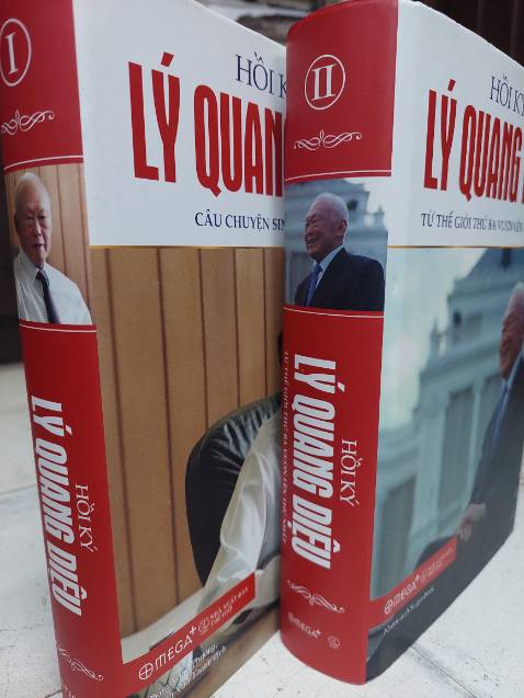 Xét một khía cạnh nào đó nếu coi chính trị quốc gia là tổng hợp của hai quá trình “ Giành *** “ và “ Giữ *** “ thì hai tập hồi ký là sự phản ánh rõ nét hai quá trình đó trong đời họat động chính trị của Lý Quang Diệu. Trong khi phần một là câu chuyện “ Giành *** “, con đường của Lý từ thuở niêu thiếu cho đến khi tham gia thành lập đảng PAP rồi trở thành thủ tướng một nước Singapore độc lập năm 1965 thì phần hai là câu chuyện hơn 30 năm thực thi việc “ Giữ *** ” của PAP và cá nhân Thủ tướng Lý để giữ gìn nền độc lập và đưa Singapore từ một nước nghèo nàn của thế giới thứ ba vươn lên thế giới thứ nhất.
Phần hai hồi ký không chỉ có thế, ngoài việc làm nổi bật các mục tiêu, chính sách được cá nhân Lý Quang Diệu và các đồng sự thực thi giúp Singapore có được vị thế như ngày hôm nay, một phần lớn nội dung cuốn sách mô tả các hoạt động ngoại giao, quan hệ quốc tế giúp nâng cao vị thế của Sigapore đối với khu vực và thế giới. Với hơn 30 năm làm Thủ tướng cùng khoảng thời gian làm bộ trưởng cao cấp sau đó, Lý Quang Diệu chứng tỏ là người không chỉ giàu kinh nghiệm đối với các dàn xếp chính trị mà còn ở khả năng kỹ trị hiệu quả. Cho dù nhiều đoạn trong hồi ký có tính chủ quan thiên kiến của tác giả thì vẫn phải thừa nhận rằng trách nhiệm, tầm nhìn, nhãn quan chính trị sắc sảo của Lý Quang Diệu  đã giúp ông vượt ra khỏi các vấn đề của riêng Singapore đến với cả các vấn đề chính trị khu vực và quốc tế để lại nhiều bài học quý cho độc giả.