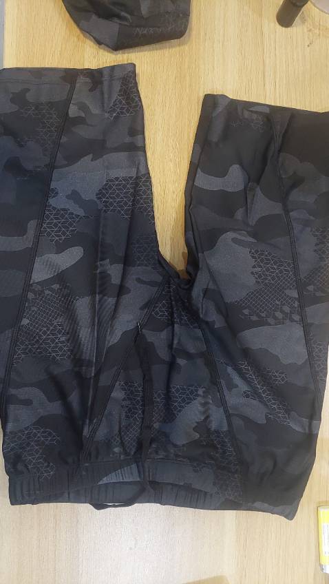 Mới khui hàng, thấy chất vải tốt, mát