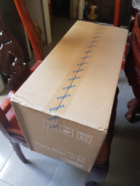 Giao hàng siêu về nhanh, đóng gói cẩn thận. Kệ dễ lắp, có hướng dẫn cho ai cần. Khá chắc chắn, bánh xe trơn. Mình dùng để rau củ quả, còn bạn nào thích dùng đựng mấy thứ khác cũng okie luôn. Mà lắp xong hết thấy trong thùng có miếng nhựa gãy, kiểm tra thì kệ k bể chỗ nào nên cũng hơi hoang mang xí =))