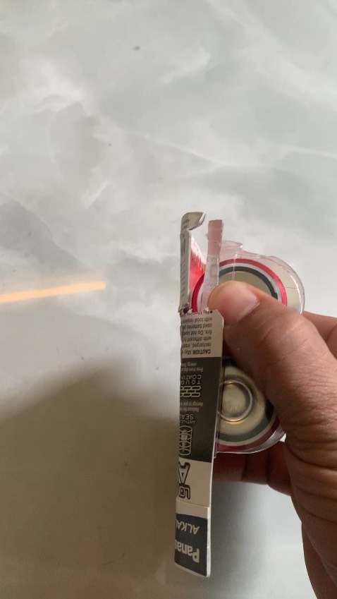 Hàng đã bị bóc , nguyên tắc là mua hàng mới , không mua hàng trưng bày , hay đã bóc hộp 
Góp ý cho shops phát triển thêm