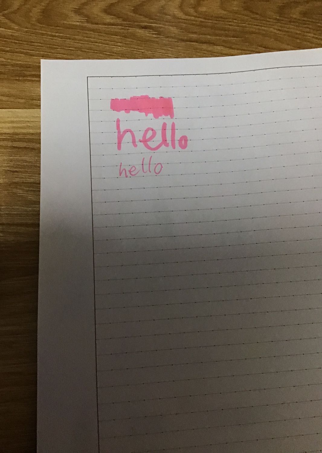 Màu khi giao đến thì rất ổn, k bị chảy mực. Tô màu rất êm, k bị lem mực ra trang sau dù giấy của mình rất mỏng.