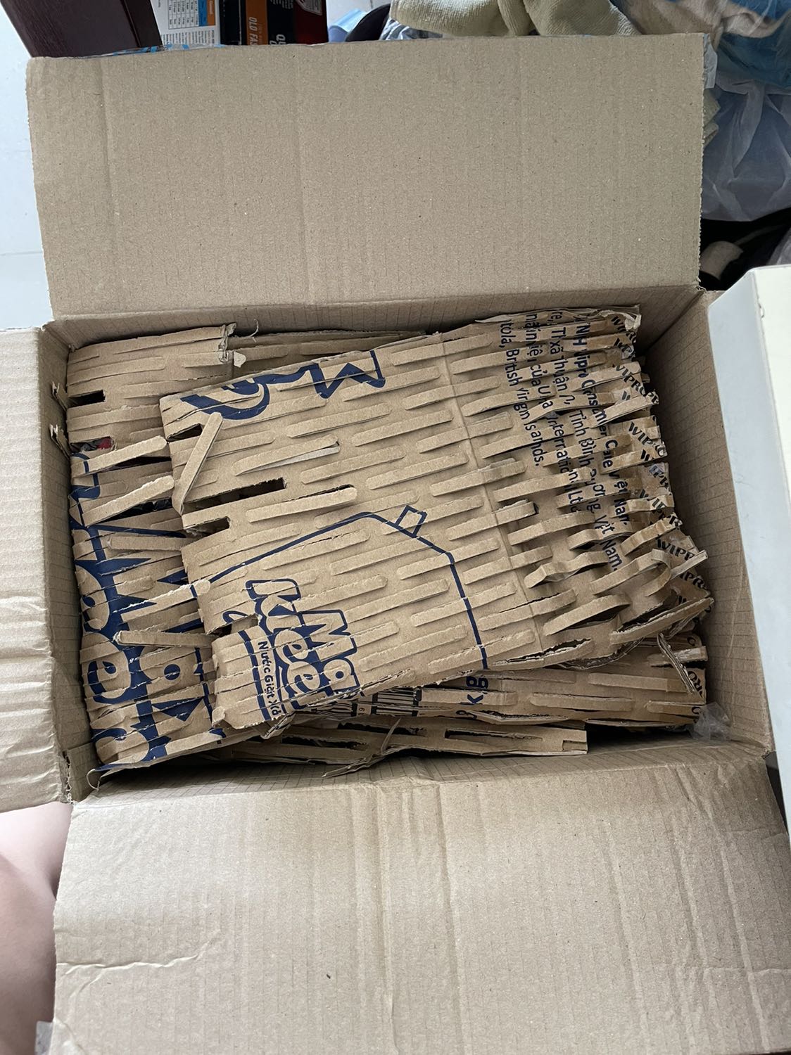 Tiki giao hàng siêu nhanh. Sản phẩm nhẹ, nhưng cầm chắc tay, tay cầm có tráng lớp silicon nên cách nhiệt tốt. Rất hài lòng!