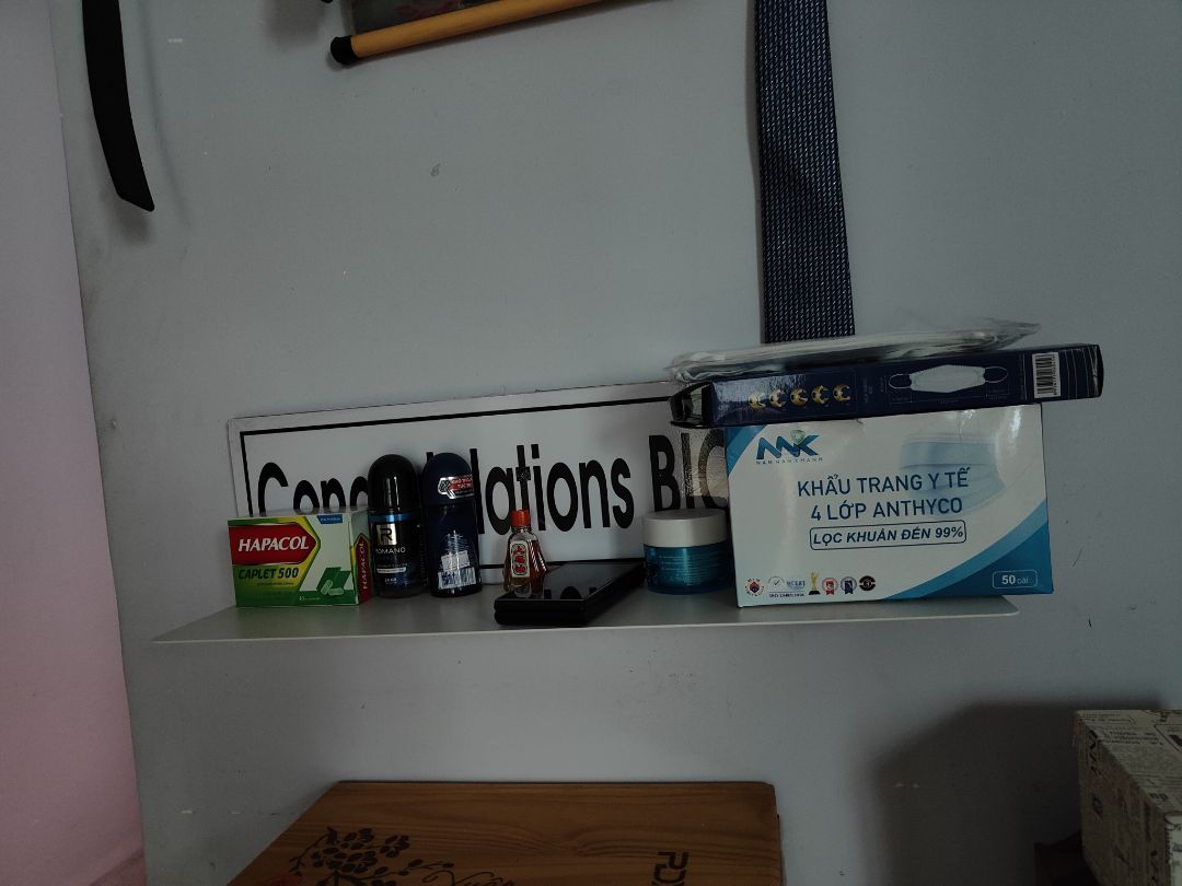 Cái này ok, chắc chắn và vừa đủ kích thước. 60cmx15cm là ổn áp nhất.