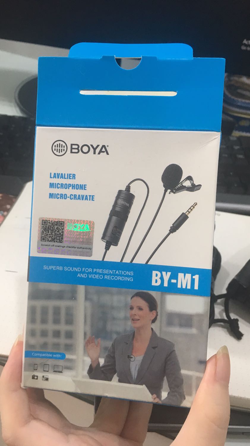 Sản phẩm dùng tốt hơn tưởng tượng
Mình thấy rất tiện và chất lượng âm thanh rất tốt. Tuy đơn vị giao hàng chậm do ngoại cảnh nhưng đã rất cố gắng rồi.

Mình còn được tặng thêm bút nữa. 
10 điểm