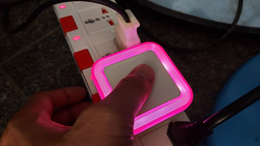 đèn rất dễ thương, mình nhận dc màu trắng với màu hồng rất cute, nên mua của shop Tila mình thấy hàng chất lượng ổn định. mình có xem shop khác giá rẻ hơn nhưng sản phẩm ko dc ok lắm. Cho shop 5 sao vì đây là lần thứ 2 mình mua của shop rồi.