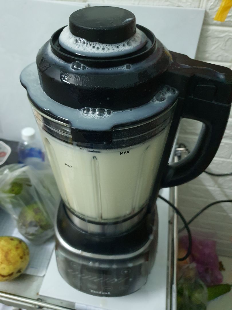 đánh giá 0 sao mà không được.
hàng dùng sợ hãi, nấu lúc trào lúc không. không an tâm khi sử dụng.
Dưới đây là hình ảnh thật sau 2 tuần sử dụng. nấu 3 lần 2 lần trào như hình.
may là ngồi canh. chứ để đó mà ko xem cháy cả máy, trào nước chập điện, cháy nhà lúc nào không hay.
Đề nghị thu hồi sản phẩm và đền bù cho người xử dụng sản phẩm này.