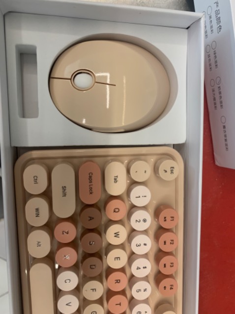 Phím êm, đẹp màu dễ thương
Chuột tiếng không êm lắm
Cho 5*