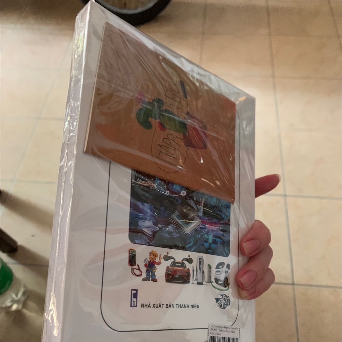 Giao nhanh đặt giao hàng tiêu chuẩn mà chưa 1 ngày đã nhận đc r. Sách đc bọc kính đẹp