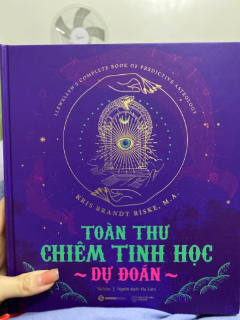 Giao hàng nhanh, sách còn nguyên seal, đóng hộp cẩn thận. Chưa đọc nhưng về hình thức đủ vote 5 sao rùi ^^