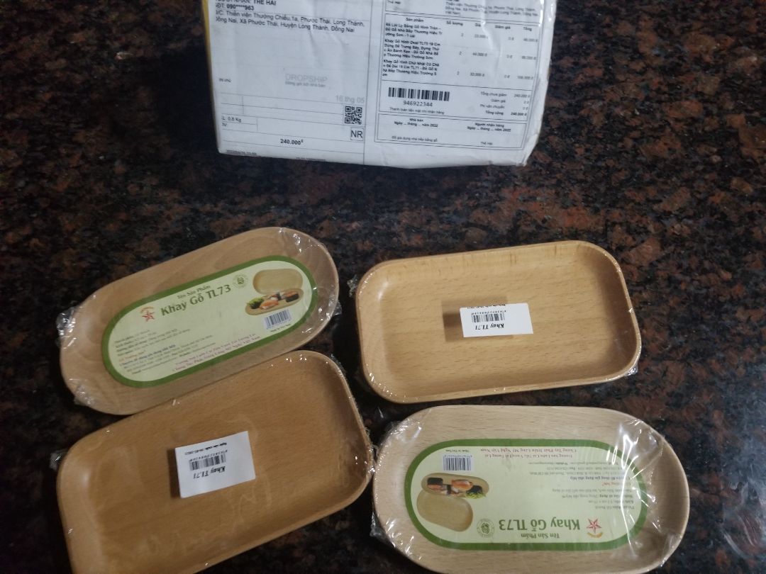 shop giao thiếu 2 cái rế ly