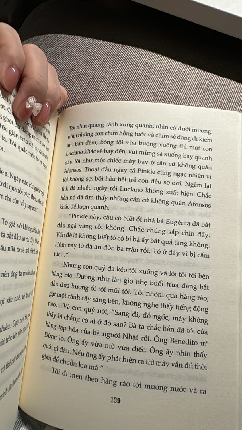 Đa số sách mình mua vì được truyền cảm hứng từ BTS, nhờ BTS đặc biệt là KIM NAM JOON trưởng nhóm giúp mình có rất nhiều động lực đọc sách
Phải khen Tiki vì luôn bán sách rẻ, chính hãng, giao nhanh, mua sách trên Tiki cũng được review rất kĩ từ các độc giả khác, cảm ơn mng rất nhiều