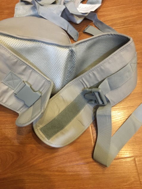 Đai địu có chất lượng rất tốt. Dây đai chắc chắn, dễ dàng thay đổi chiều dài,  khoá loại to, đệm ngồi êm, , không xẹp lún