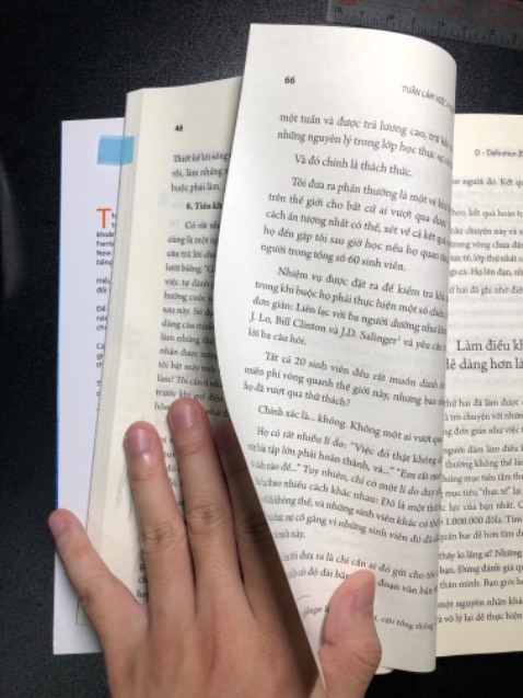 Sách hơn 300 trang thì ăn bớt 20 chục trang từ 48 nhảy qua 66 luôn. Quá không hài lòng