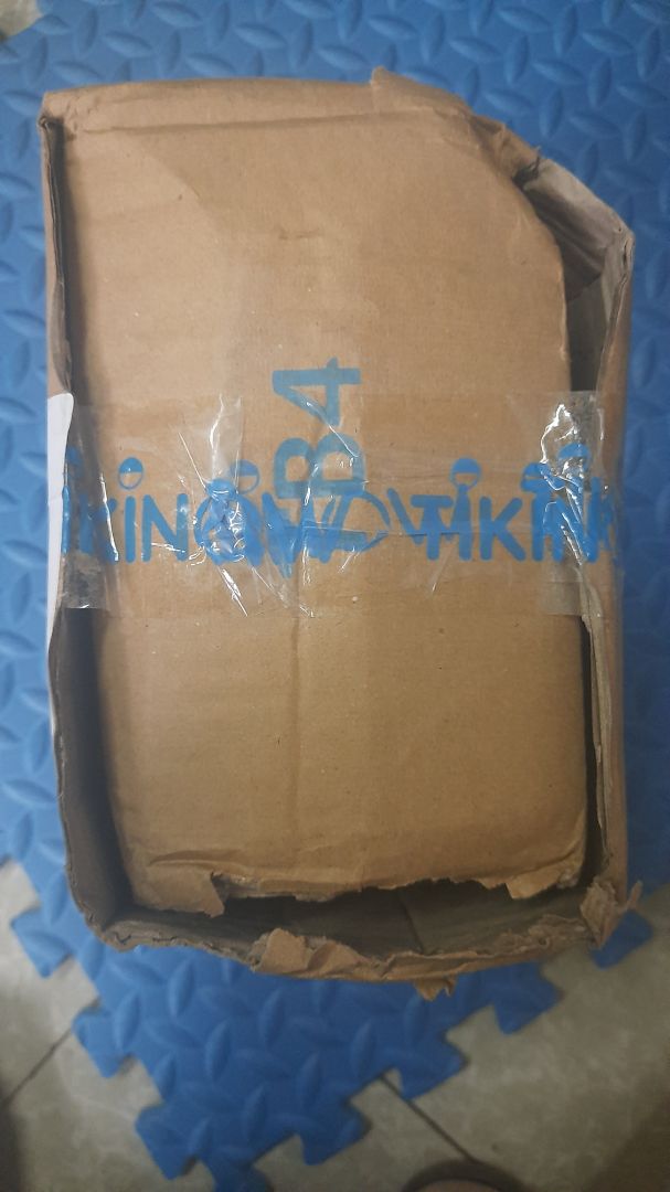 Đầu tiên mình đánh giá 3sao vì chất lượng của sách nhưng mình thực sự không hài lòng với cách đóng gói bao bì của tiki lần này. Hộp đựng thì méo mó, còn bị rách, nói chung là rất nát, và như có sự cố tình động chạm vào bao bì nào đó ở đây. Thêm nữa trong đơn hàng mình mua có 1 phần lì xì sách nhưng lúc nhận hàng thì không thấy mà bao bì còn rất đểu, thời gian giao hàng thì chậm hơn so với dự kiến, nói chung lần này mình có ấn tượng rất xấu về tiki.