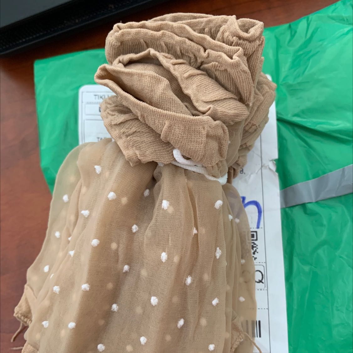 mình đặt mẩu vớ trơn , giao thì lại giao vớ chấm bi , sấu tệ luôn