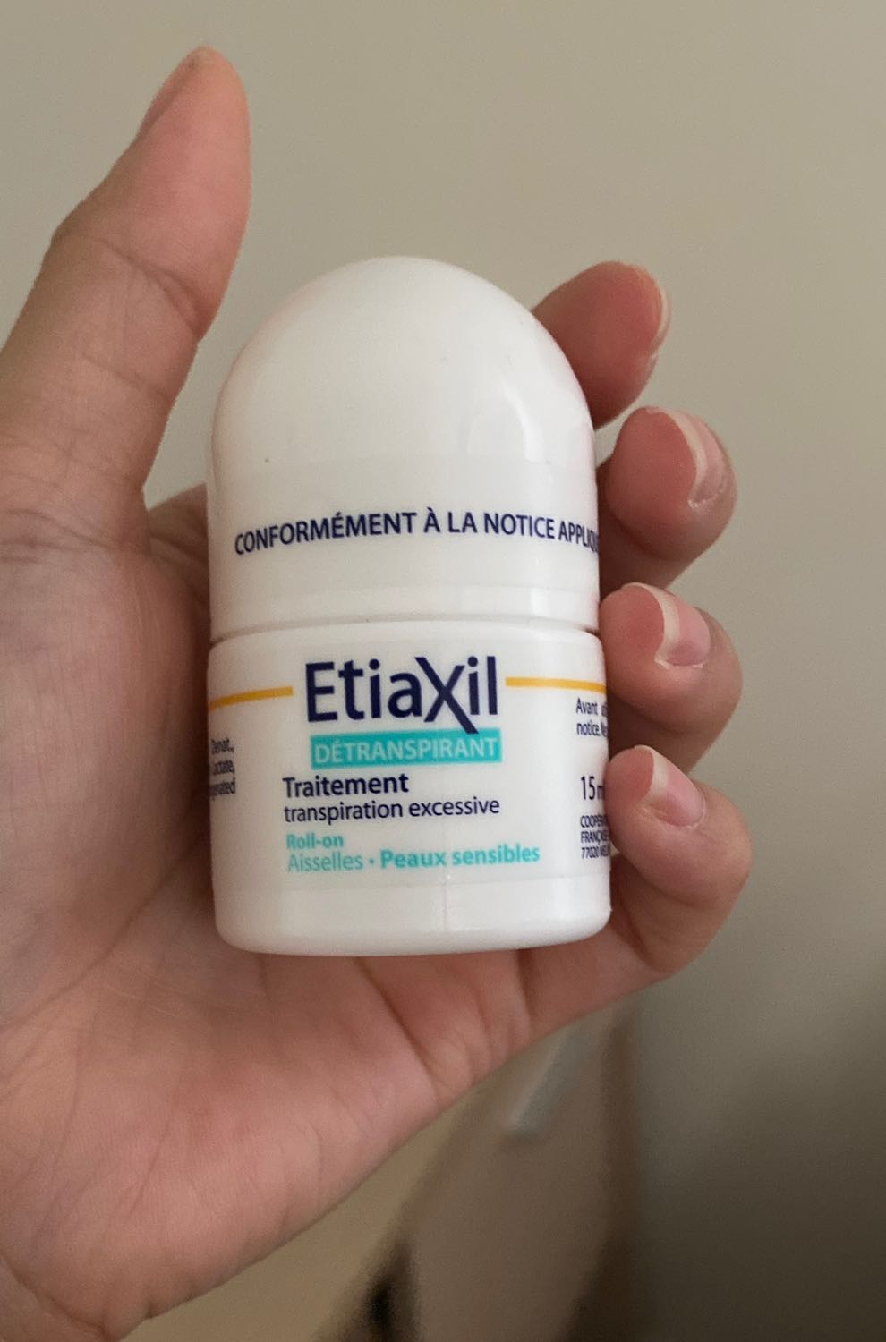 ship nhanh dù tiêu chuẩn, dù món lăn này không dễ vỡ nhưng shop rất cẩn thận, cuốn bọc đến 3-4 lần :))) Hơi khó tháo nhưng cực kỳ ưng. 
Sản phầm thì mình dùng nhiều rồi, chỉ là mới đặt lần đầu trên Tiki nhưng vẫn y chang những lần mình mua ngoài (y) Thậm chia còn cả cả tem niêm phong, nên là còn xịn hơn ??