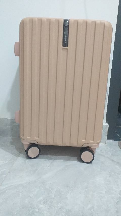 Một chiếc vali xinh xắn và màu rất đẹp nhé ạ. Shops đóng gói cẩn thận, Tiki giao siu nhanh ạ