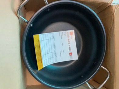 nồi dày lắm luôn, chuẩn hàng five, có tem phiếu bảo hành nên rất yên tâm, nên mua