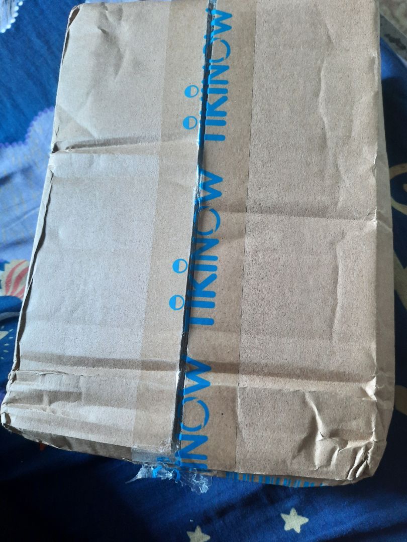 Đóng gói cận thận, bìa khá đẹp, gáy và rìa sách k bị hỏng. Giấy mực in, cỡ chữ đc thiết kế khá dễ nhìn, màu giấy nhìn đỡ hại mắt. Nhận đc hàng khá nhanh vừa mua hôm trc hôm sau đã nhận đc