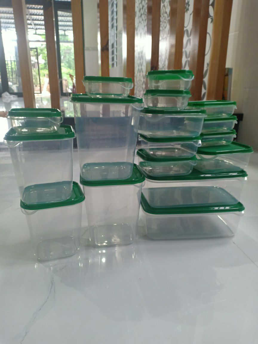 shop giao đủ 17 chi tiết, hộp nhựa đẹp, hàng nguyên vẹn không méo mó. giá rẻ mà chất lượng oke nữa. đánh giá 5 sao