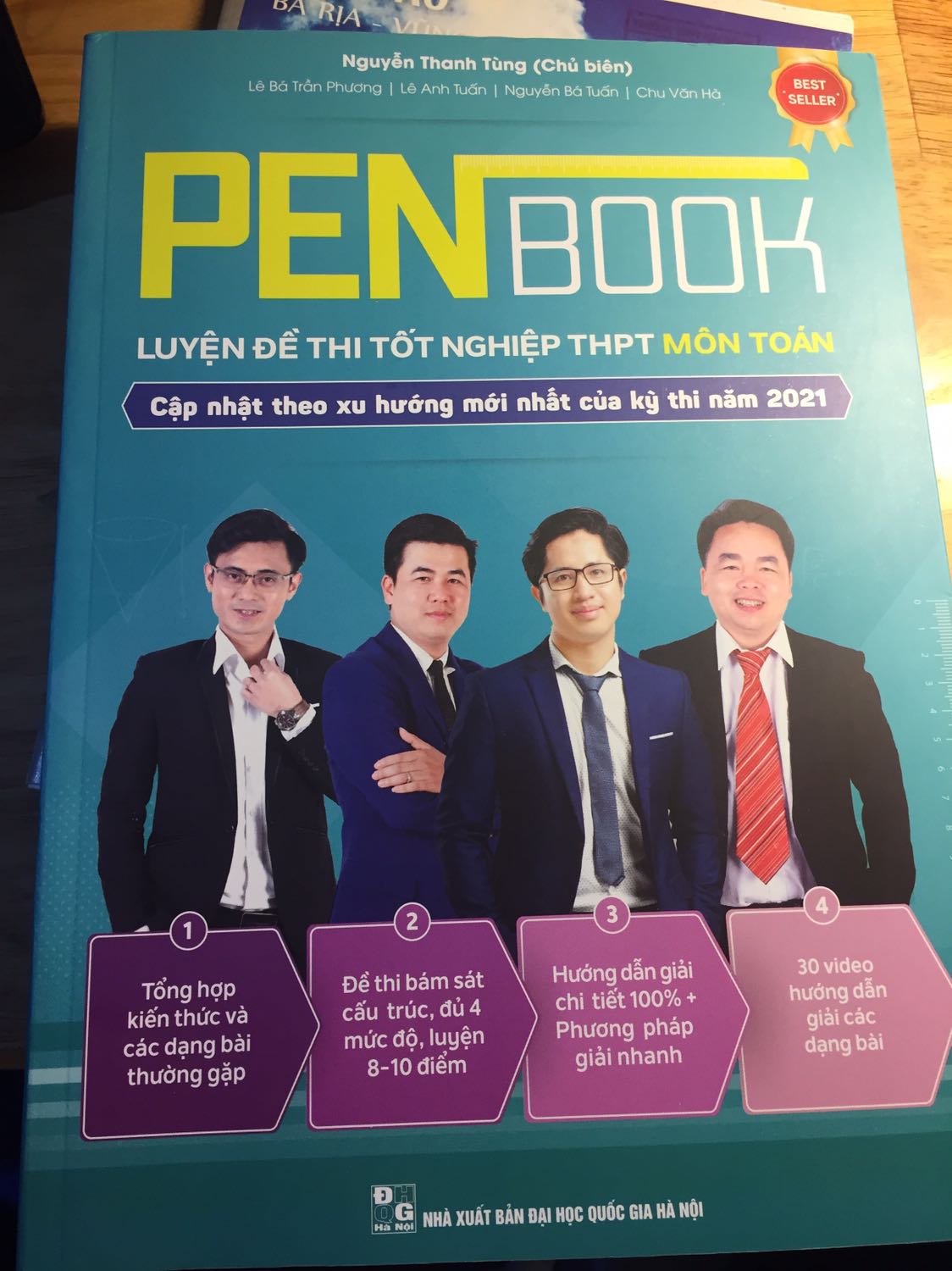 Sách như mô tả. Tưởng sách sẽ đc đóng trong hộp giấy nhưng thực ra lại bọc qua 1 lớp chống sốc rồi bọc trong túi nilon thôi