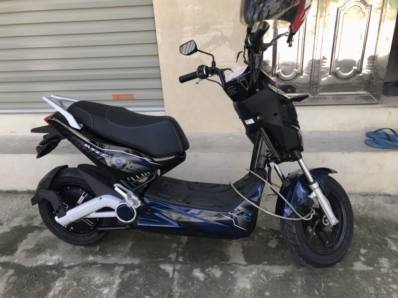 Mua cho phụ huynh cũng lớn tuổi nên hồi hộp lắm, đến khi nhận xe, thuê pin gói 149k/tháng, tốc độ tối đa 30km/h - k sợ xe mới khởi động chạy bốc mất kiểm soát nên yên tâm lắm