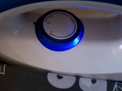 Bàn ủi thiết kế gọn nhẹ, rất phù hợp với phái nữ. Kiểu dáng đẹp, màu sắc trang nhã. Công suất 1300w đủ để ủi tất cả các loại trang phục thường ngày. Nhân viên Nguyễn Kim giao hàng nhanh chóng, tận tâm, chuyên nghiệp. Đơn hàng giá trị rất nhỏ, nhưng vẫn được phục vụ với thái độ tốt nhất.