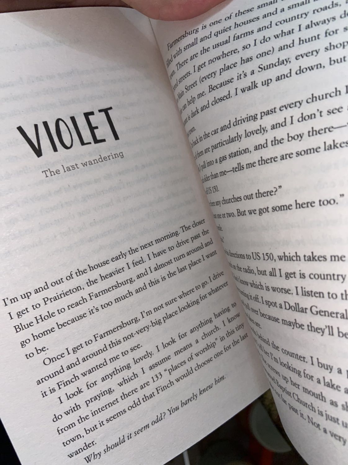 Sách rất cảm động, mùi sách và màu trang giấy khác với những cuốn sách Việt Nam. Mình thấy cũng không quen lắm nhưng mình cố gắng để đọc nhiều để quen, đây là cuốn sách ngoại văn đầu tiên mình mua. Hơi buồn xíu là có một lỗi nhỏ là nó bị rách một xíu ở mé cạnh nhưng nó không làm mất đi chất văn của Jennifer Niven. Nếu bạn là người gốc Việt hay bất cứ gốc nào mà đang học anh ngữ thì đây là quyển sách tốt cho bạn. Bạn sẽ tăng thêm vốn từ và sẽ cảm động đấy! ❤ cảm ơn